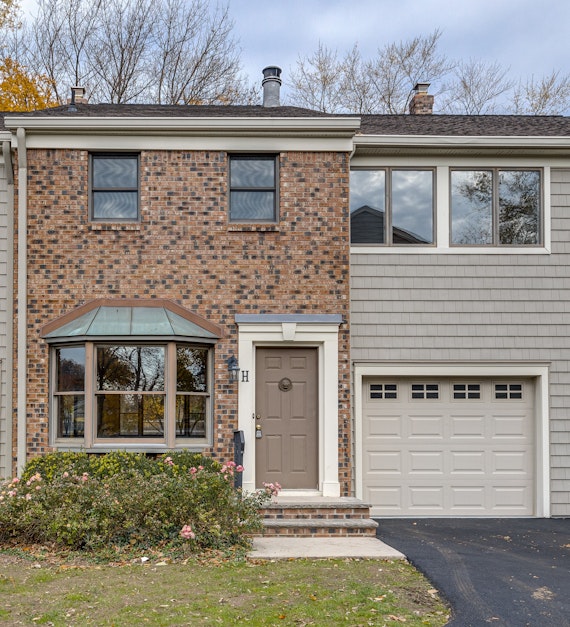 28 Morris Avenue 4H, Summit, NJ 07901, Presented by Susan Devaney, The